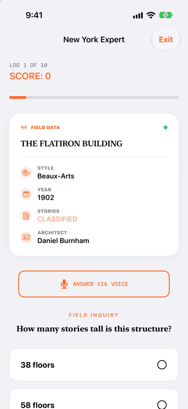 New-York-Quiz mit der Frage, wie viele Stockwerke das Flatiron Building hat, und einer Taste für die Antwort per Sprache